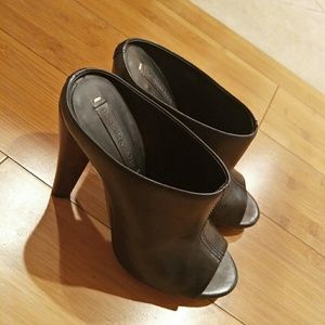 All leather BCBGMaxAzria shoe size 5.5.  only wear